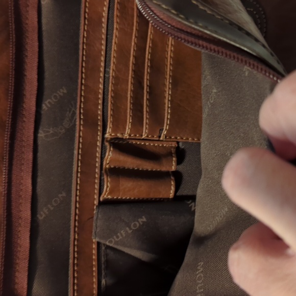 - Mouflon Rich Auburn Multi-compartment Over-shoulder Crossbody Bag - Picture 3 of 9